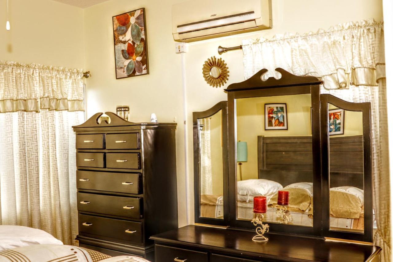 Crystoural Suites Near The Us Embassy - Gated & Secure - 2 Bedrooms, 2 Beds, 4 Guest Kingston Exterior foto
